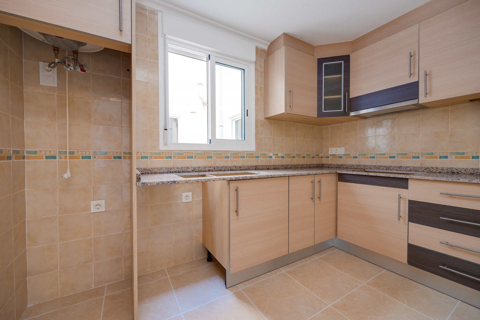 Nowoczesny apartament z 2 sypialniami, przestronnym tarasem i basenem, San Fulgencio, Hiszpania
