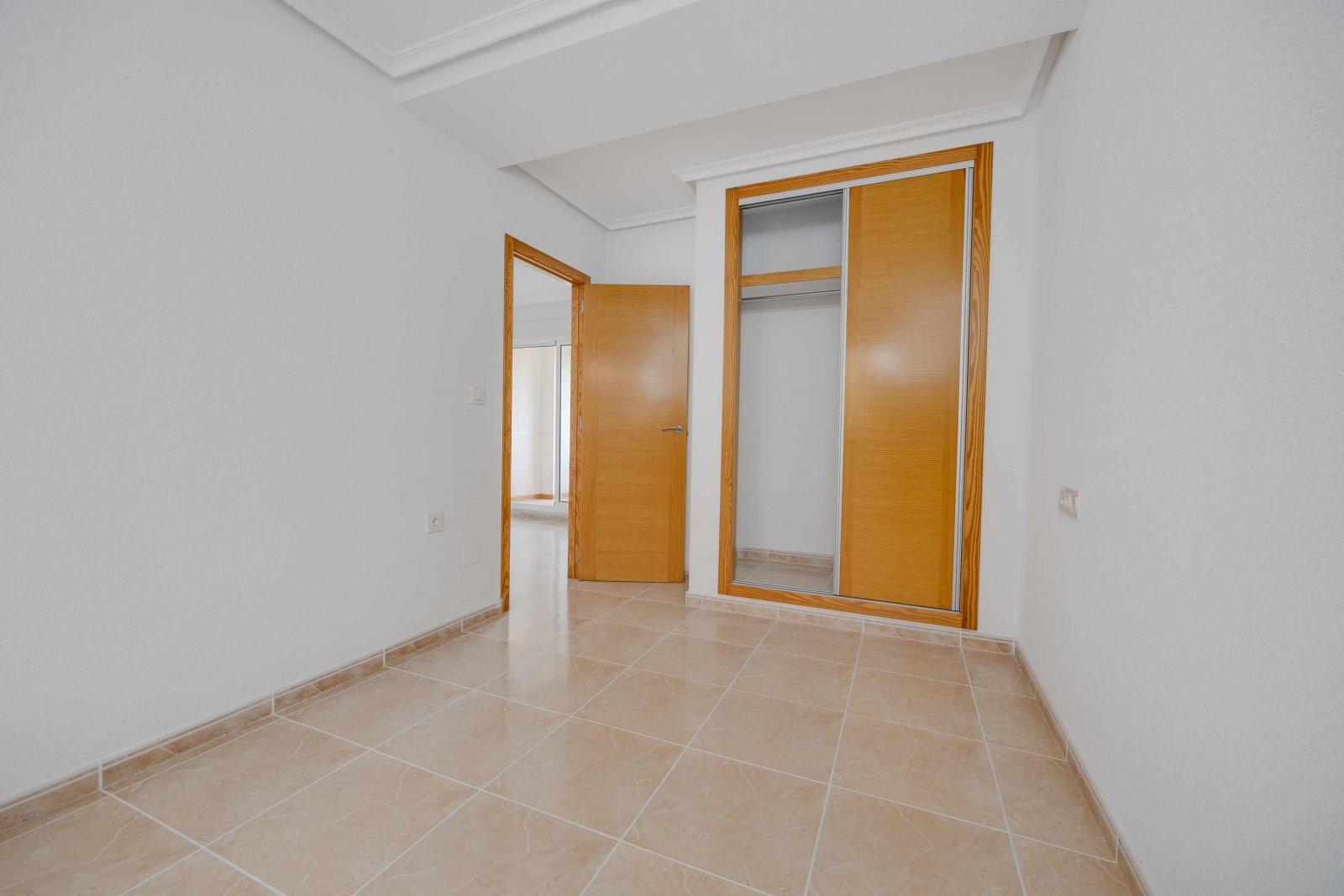 Nowoczesny apartament z 2 sypialniami, przestronnym tarasem i basenem, San Fulgencio, Hiszpania