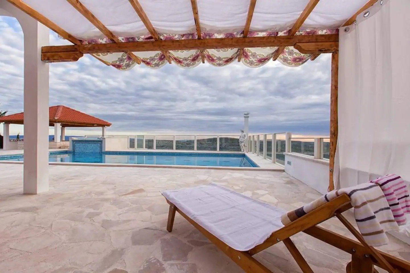 Villa mit Panoramablick auf das Meer und die Inseln, nur 20 Minuten von Split entfernt
