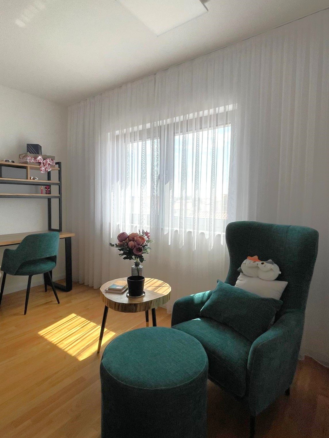Luxuriös möbliertes Apartment mit vier Schlafzimmern und Terrasse, 700 Meter vom Strand in Vodice entfernt