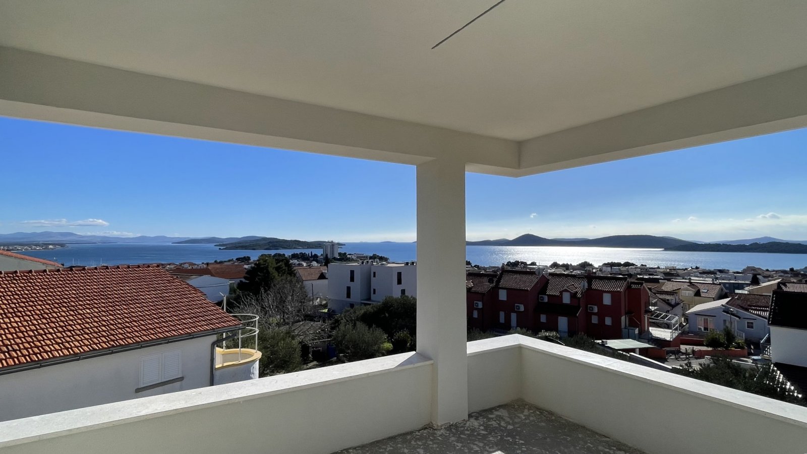 Modernes Apartment mit Meerblick, 400 m vom Strand von Vodice entfernt.
