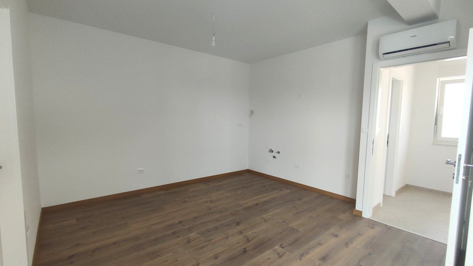 Nowoczesny dom w zabudowie bliźniaczej z basenem, widokiem panoramicznym i dużym ogrodem Vodice