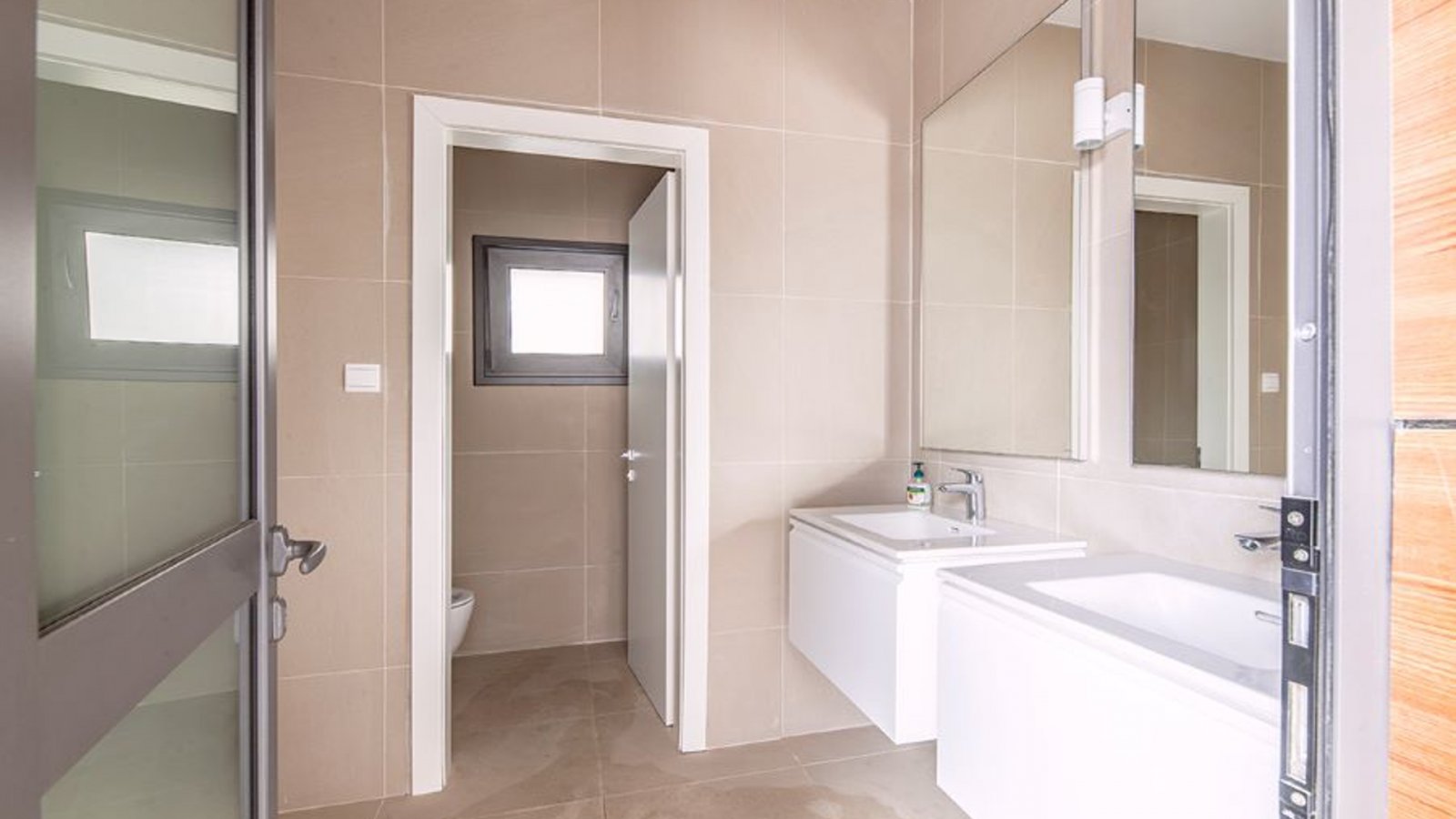 Luksusowy apartament z trzema sypialniami, nad morzem i w parku Dasoudi, Limassol