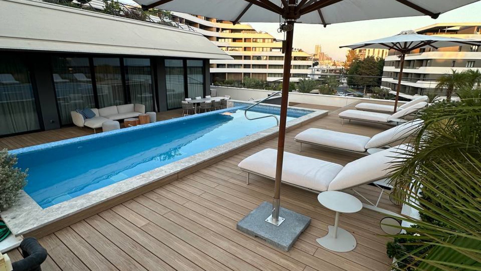 Stylowy apartament z czterema sypialniami, kilka kroków od plaży (Potamos Germasogeia), Limassol