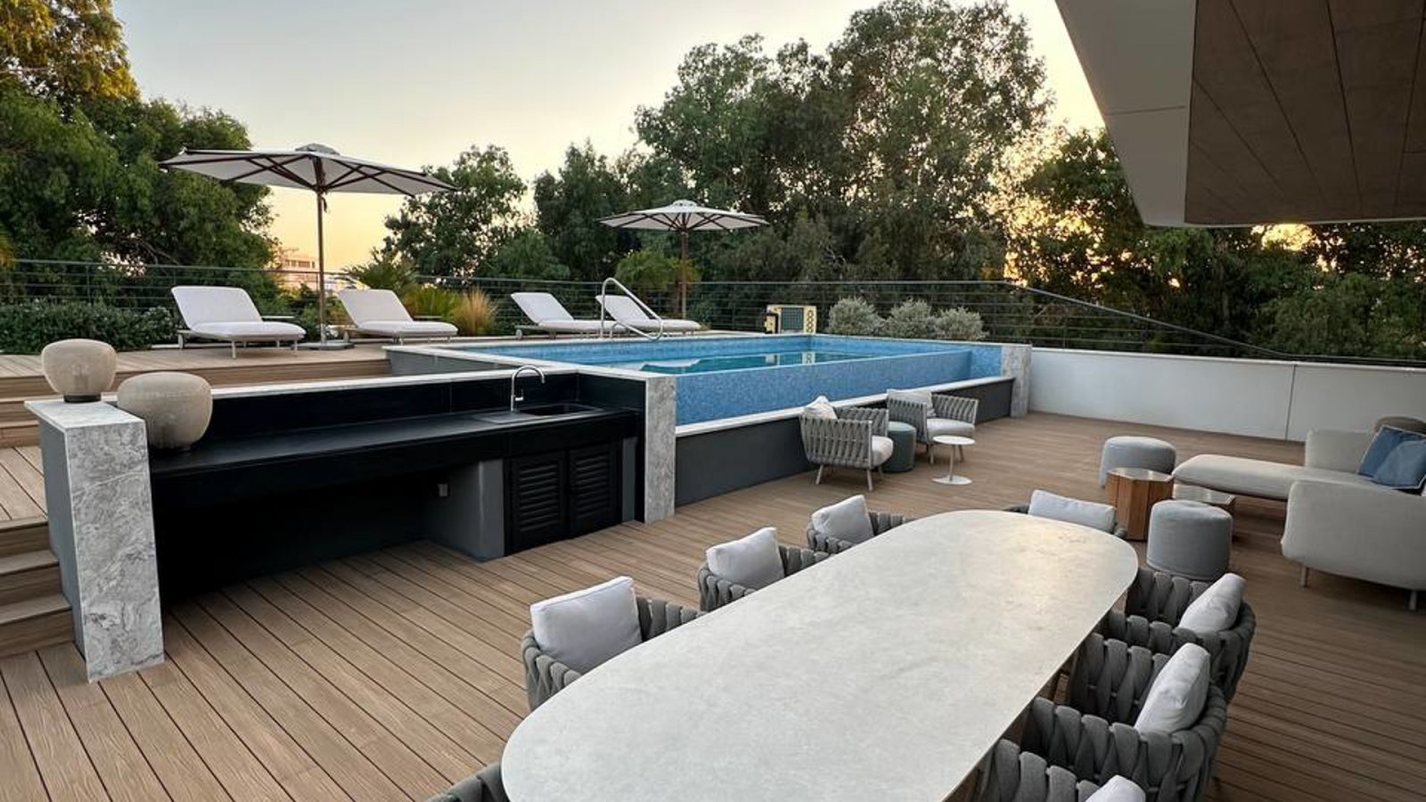 Stylowy apartament z czterema sypialniami, kilka kroków od plaży (Potamos Germasogeia), Limassol
