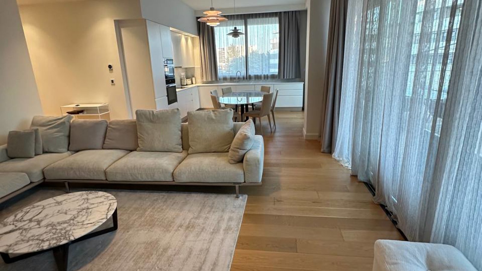 Stylowy apartament z czterema sypialniami, kilka kroków od plaży (Potamos Germasogeia), Limassol