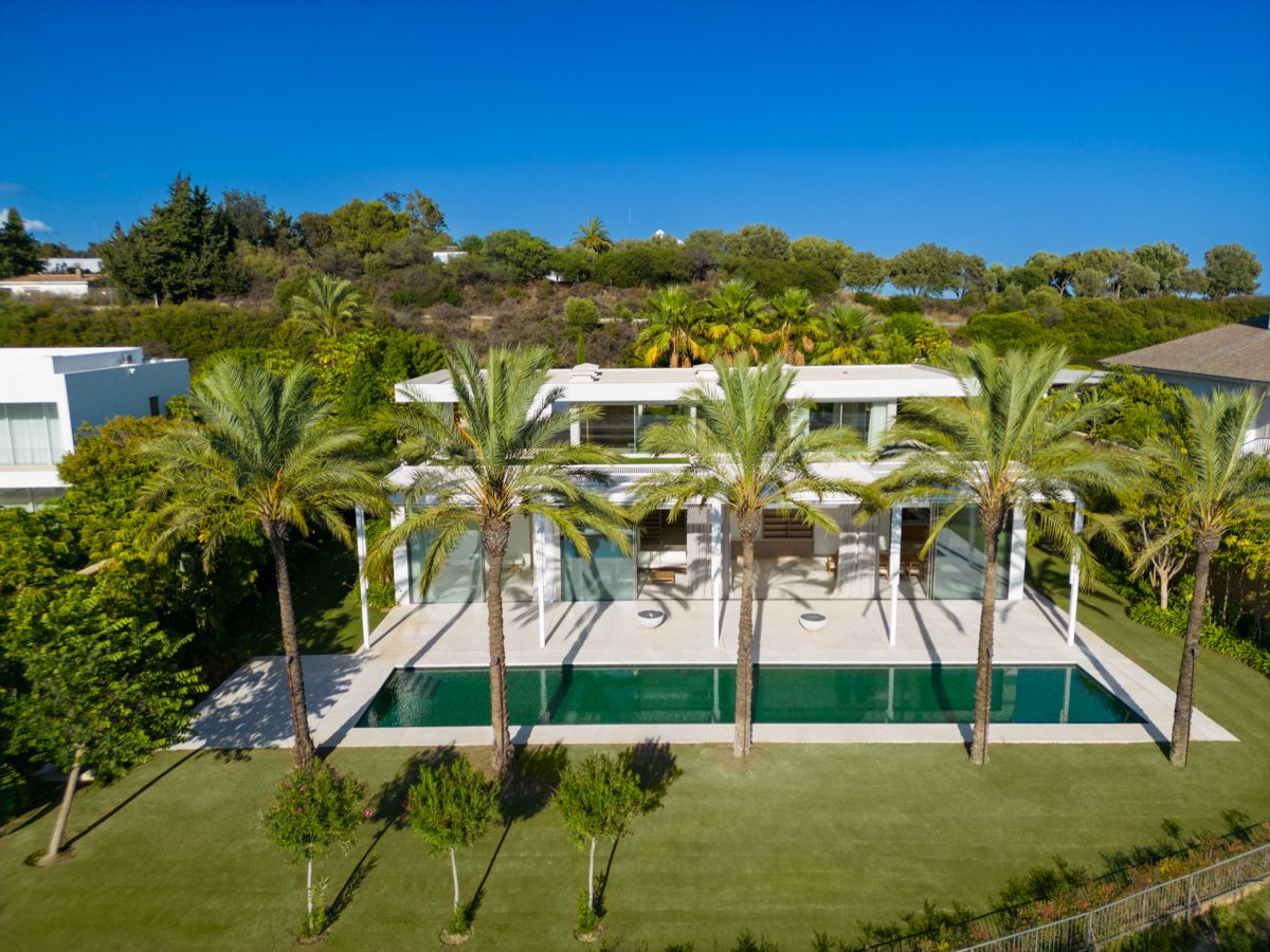 Luksusowe wille nad morzem, Casares