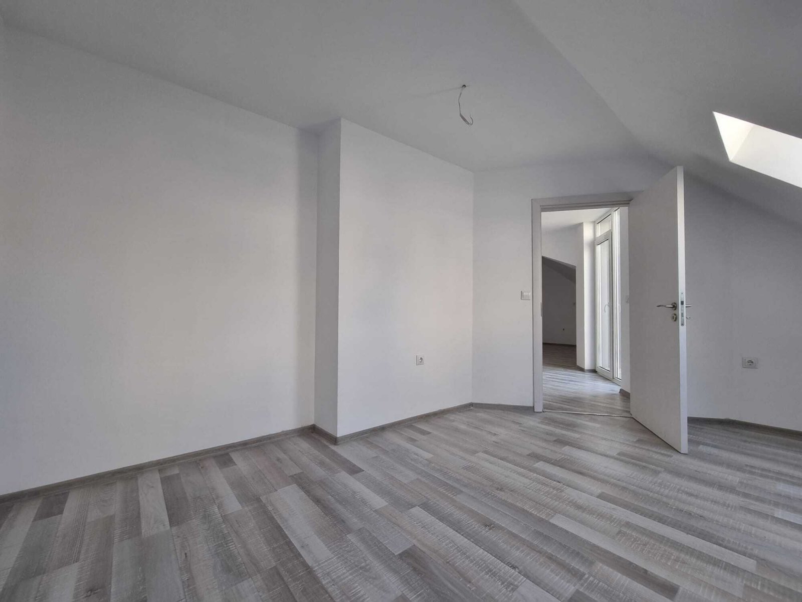 Niezamieszkiwane, nowe mieszkanie dwupokojowe w Villa Venezia