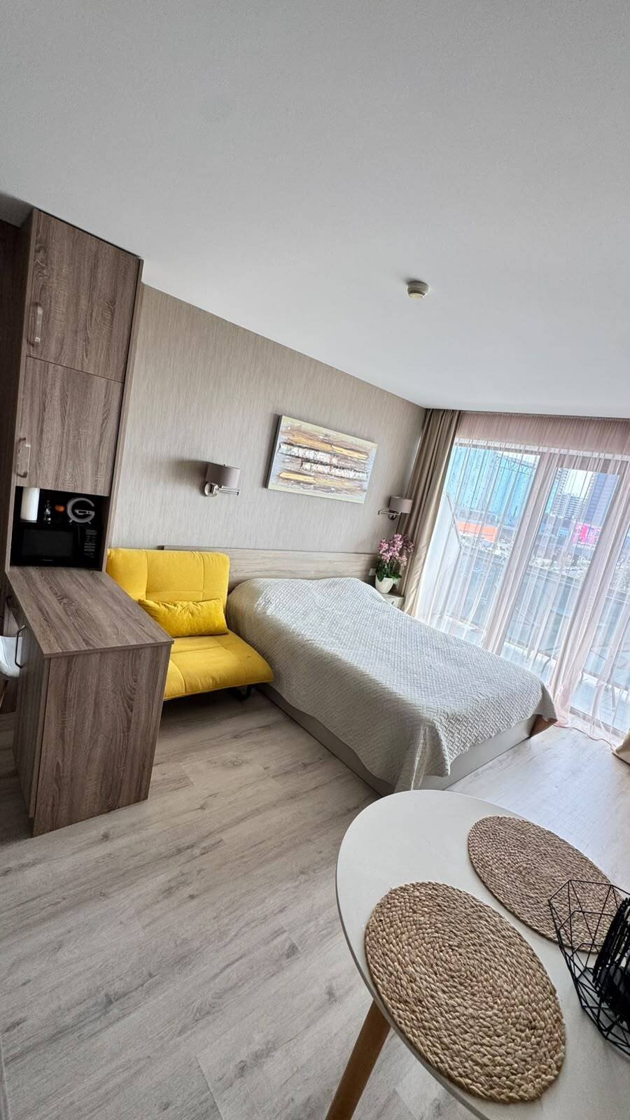 Jasne studio z widokiem na morze i park w Orbi Beach Tower, Batumi, Gruzja – w pełni umeblowane mieszkanie blisko plaży
