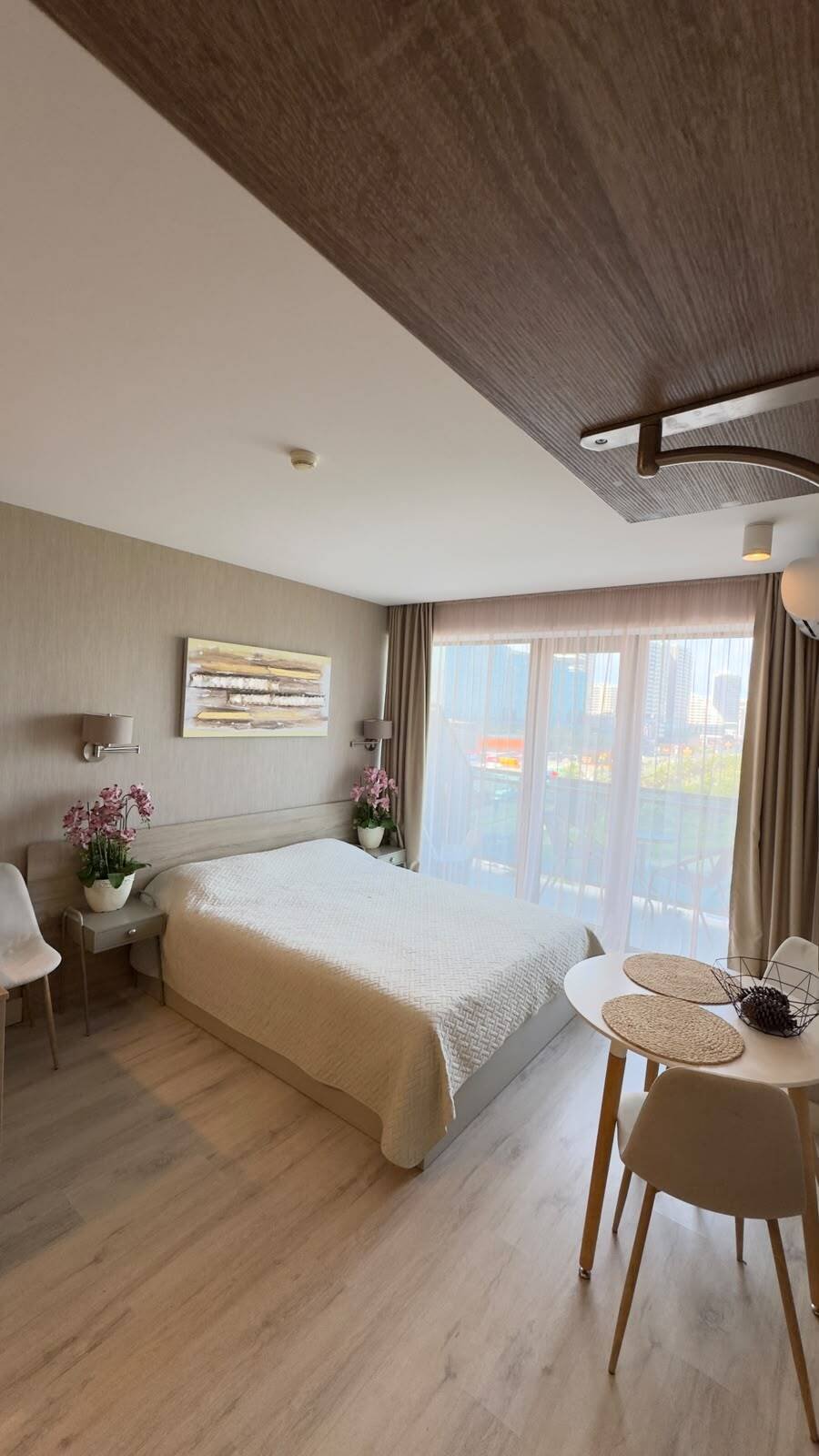 Jasne studio z widokiem na morze i park w Orbi Beach Tower, Batumi, Gruzja – w pełni umeblowane mieszkanie blisko plaży