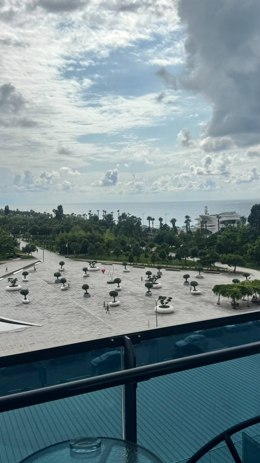 Jasne studio z widokiem na morze i park w Orbi Beach Tower, Batumi, Gruzja – w pełni umeblowane mieszkanie blisko plaży