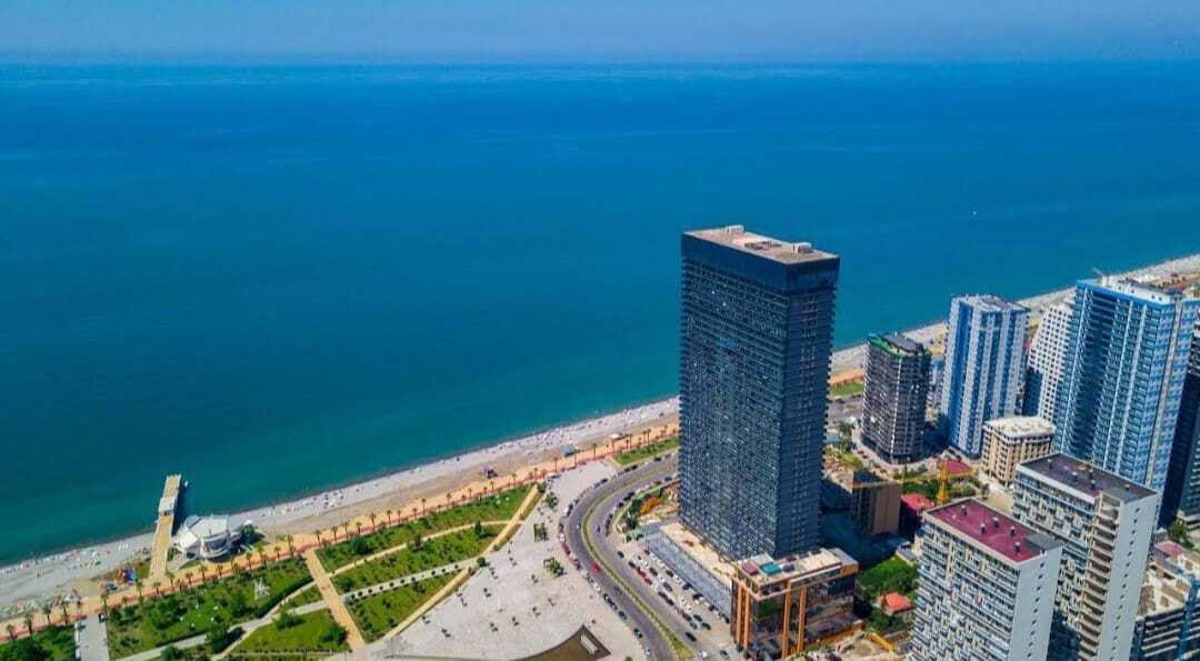 Apartament na najwyższym piętrze z jednym sypialnią w Orbi Beach Tower, Batumi, Gruzja – panoramiczny widok na morze i park, pierwsza linia brzegowa