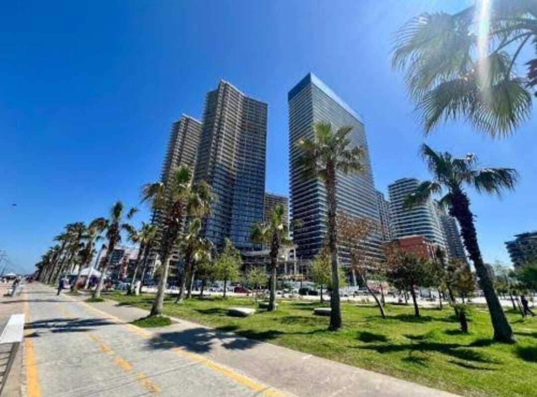 Apartament na najwyższym piętrze z jednym sypialnią w Orbi Beach Tower, Batumi, Gruzja – panoramiczny widok na morze i park, pierwsza linia brzegowa