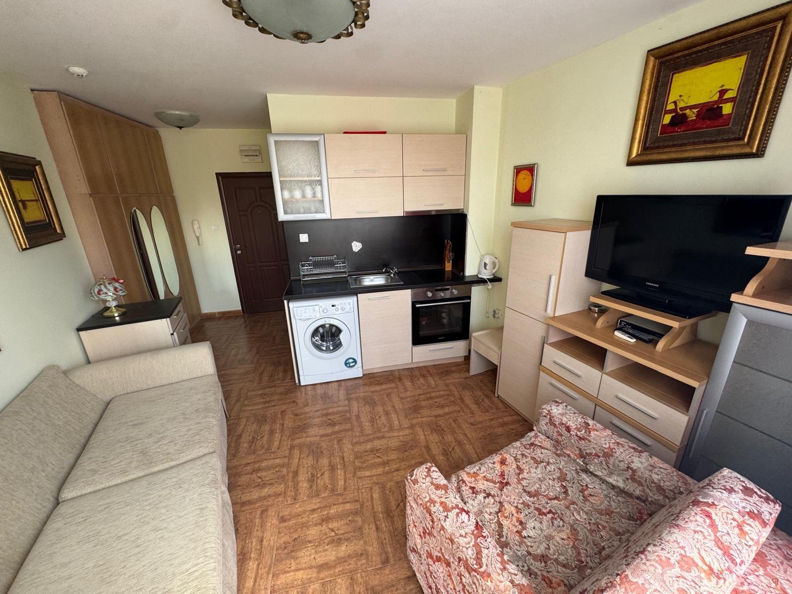 Umeblowane studio z widokiem na morze na sprzedaż w Royal Bay Residence, Sveti Vlas