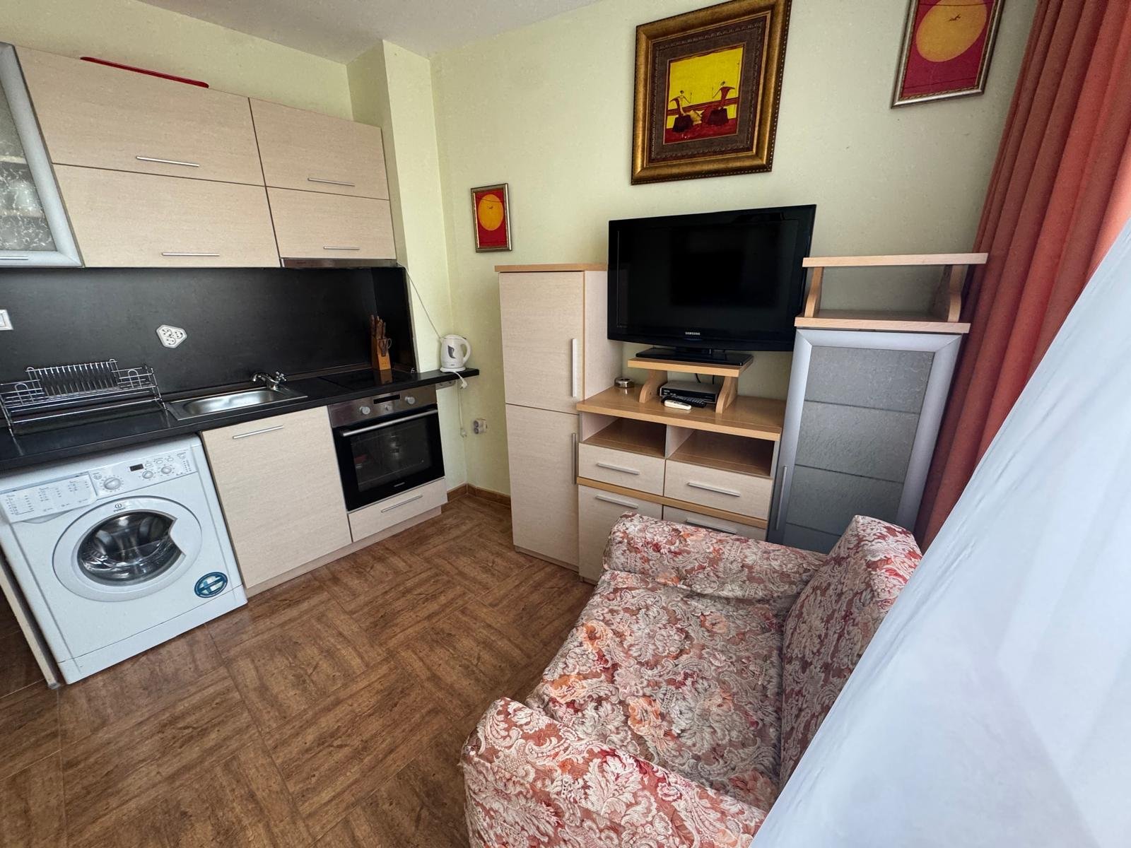 Umeblowane studio z widokiem na morze na sprzedaż w Royal Bay Residence, Sveti Vlas