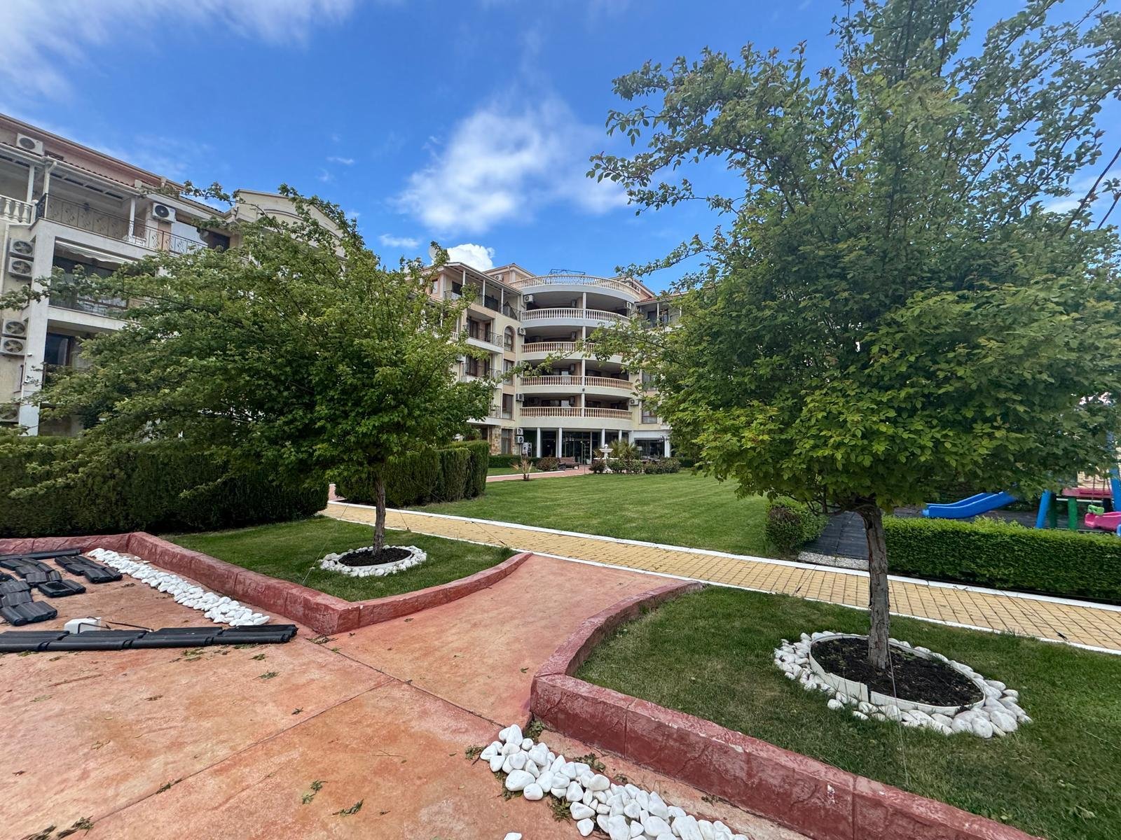 Umeblowane studio z widokiem na morze na sprzedaż w Royal Bay Residence, Sveti Vlas