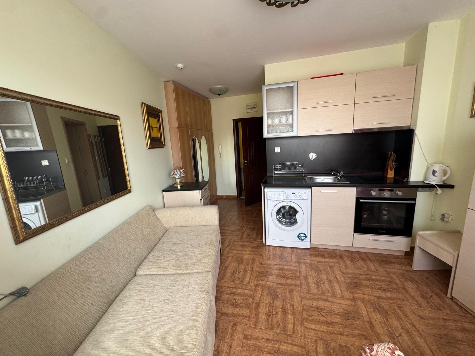 Umeblowane studio z widokiem na morze na sprzedaż w Royal Bay Residence, Sveti Vlas