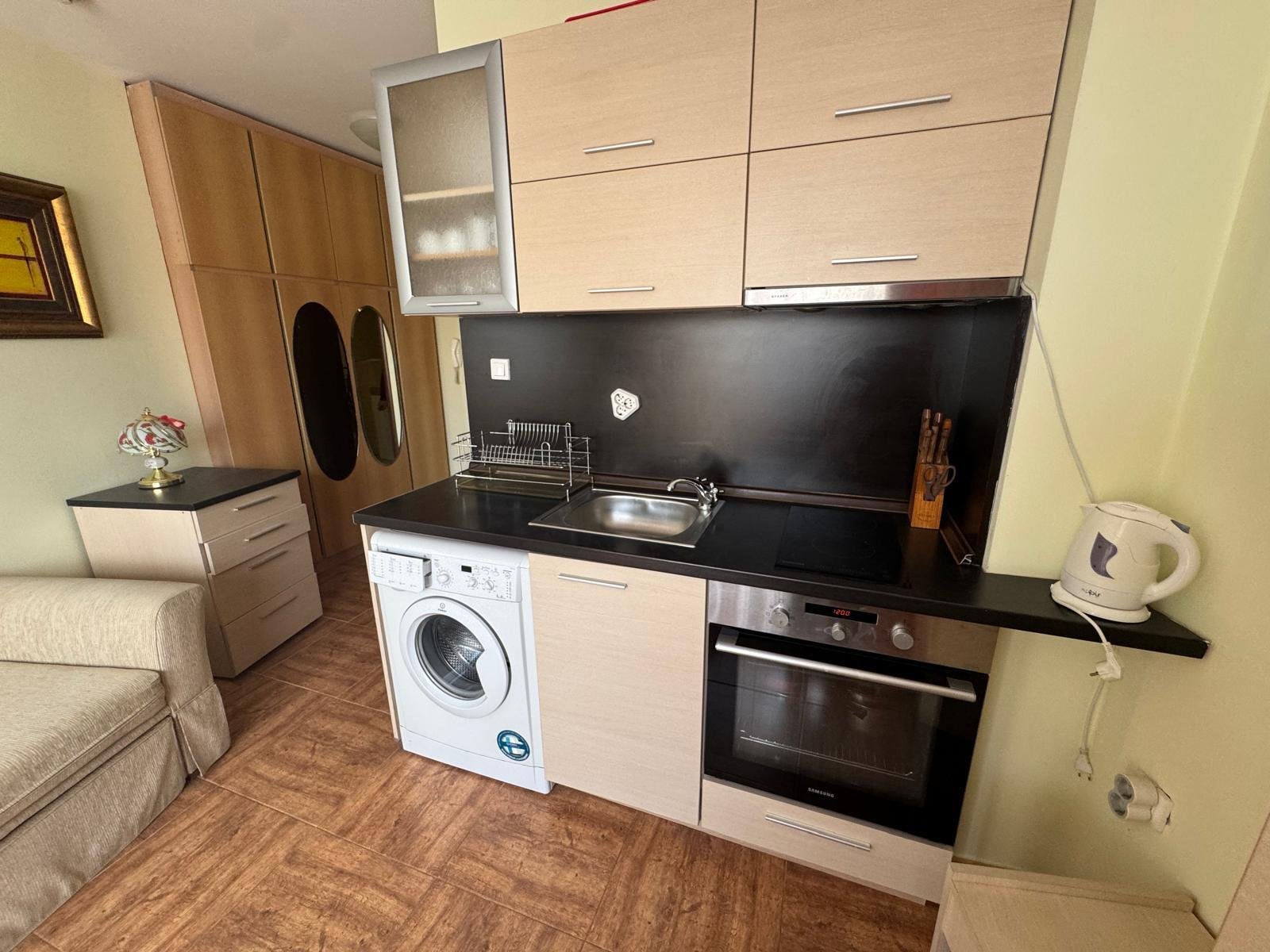 Umeblowane studio z widokiem na morze na sprzedaż w Royal Bay Residence, Sveti Vlas