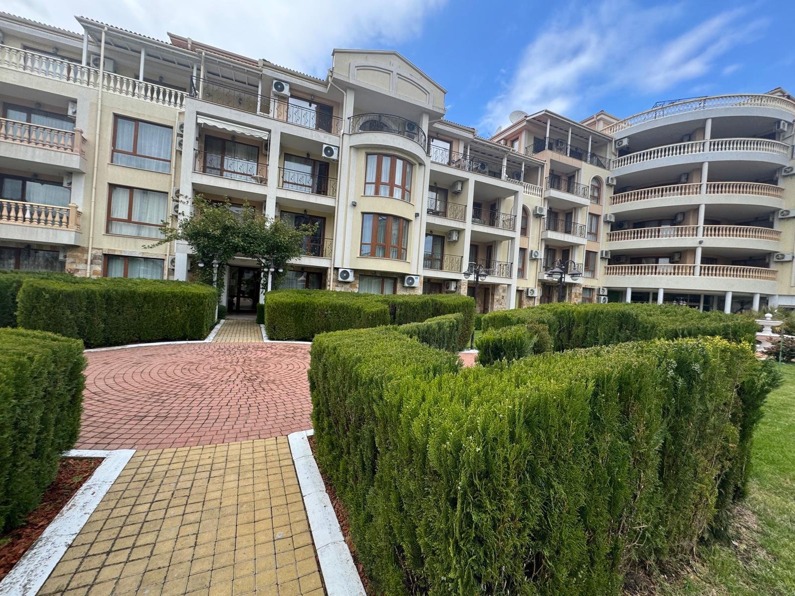 Umeblowane studio z widokiem na morze na sprzedaż w Royal Bay Residence, Sveti Vlas