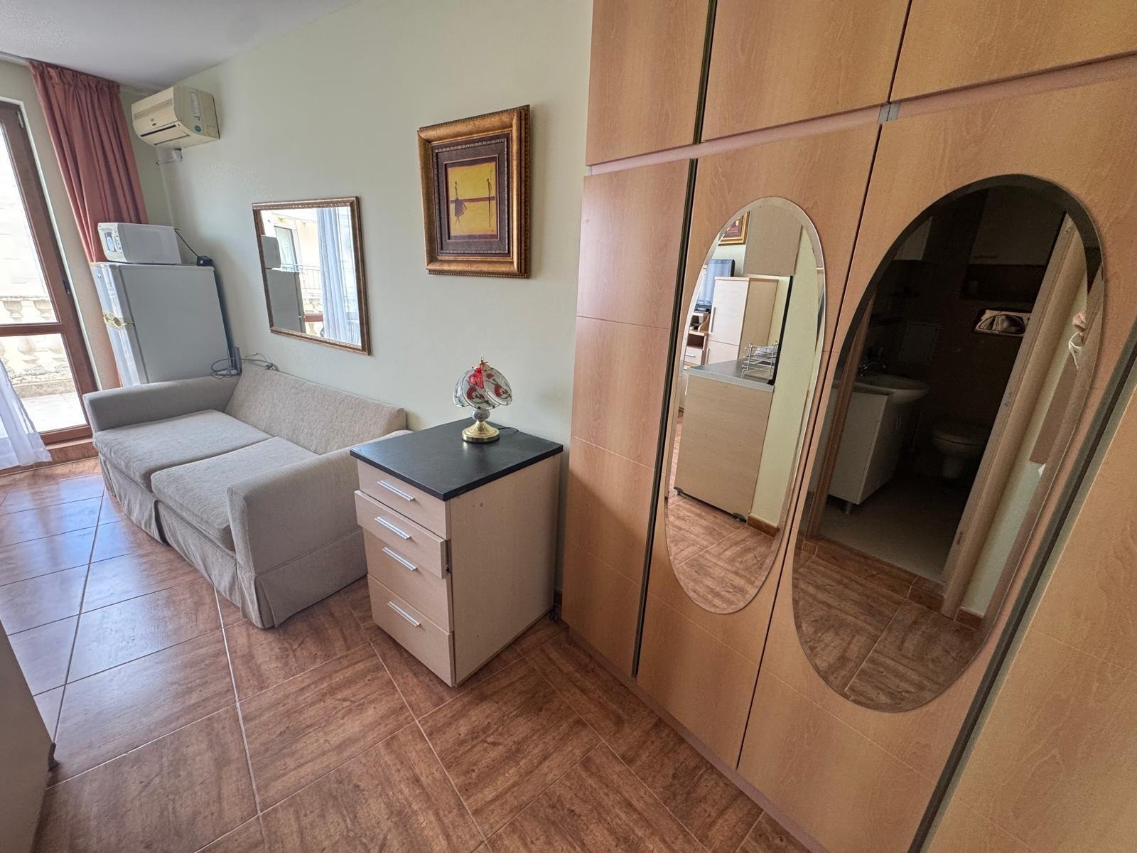 Umeblowane studio z widokiem na morze na sprzedaż w Royal Bay Residence, Sveti Vlas