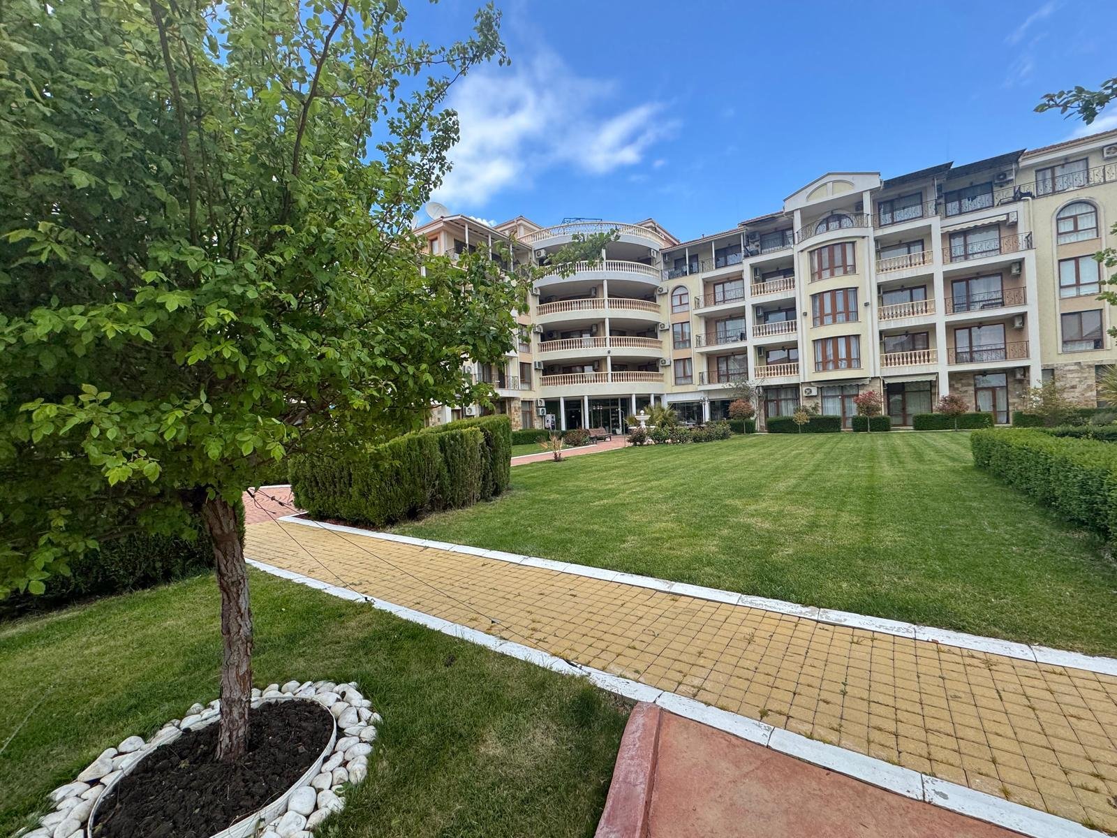 Umeblowane studio z widokiem na morze na sprzedaż w Royal Bay Residence, Sveti Vlas