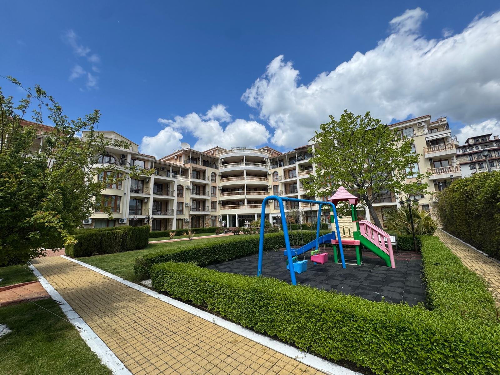 Umeblowane studio z widokiem na morze na sprzedaż w Royal Bay Residence, Sveti Vlas