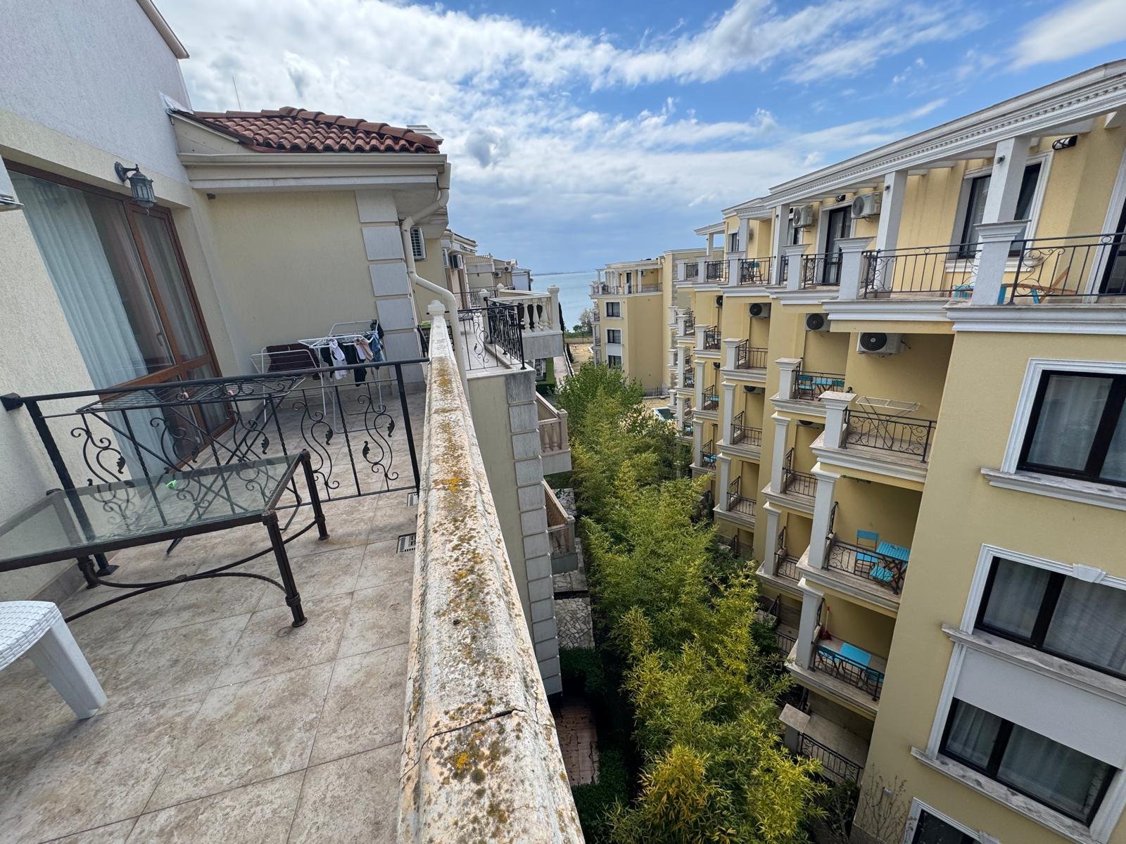 Umeblowane studio z widokiem na morze na sprzedaż w Royal Bay Residence, Sveti Vlas