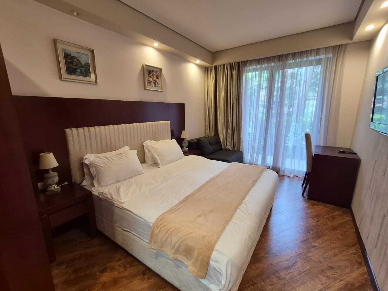 W pełni umeblowane mieszkanie dwupokojowe w ośrodku Dreamland Oasis Resort koło Batumi, Gruzja – z prywatnym ogrodem i dostępem do prywatnej plaży
