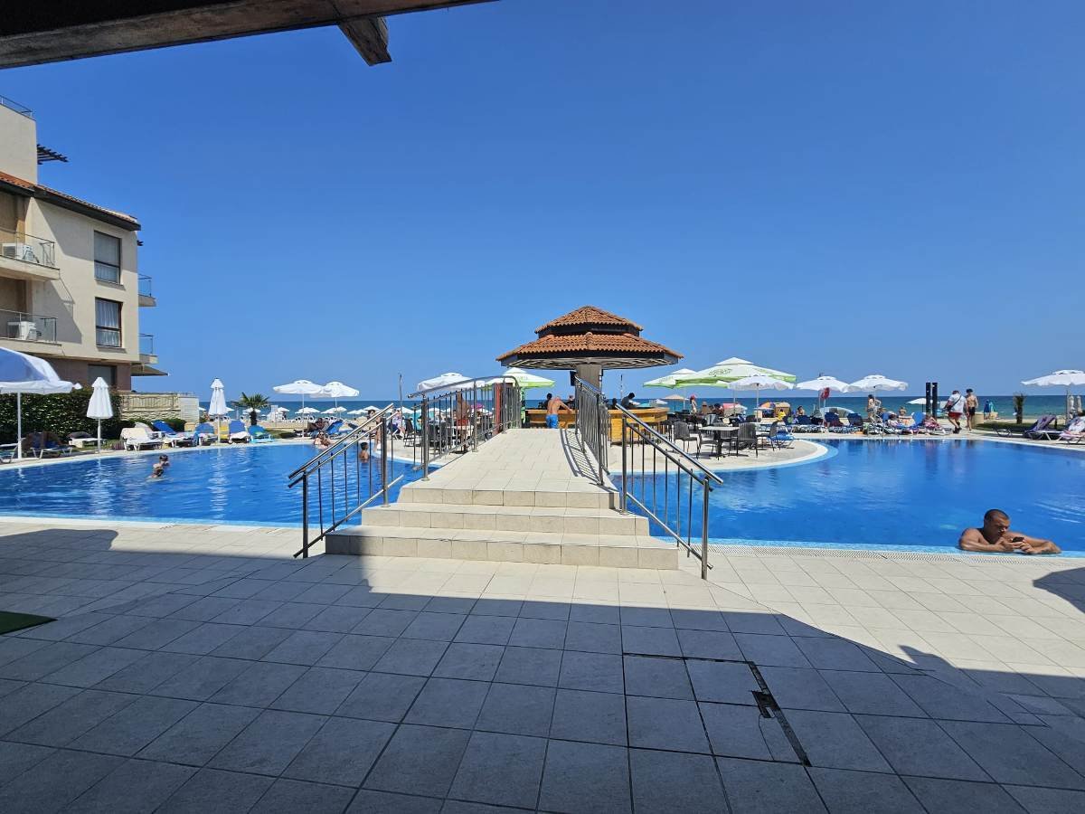 4-pokojowe mieszkanie z widokiem na morze i basen w kompleksie Obzor Beach Resort, Obzor, Bułgaria