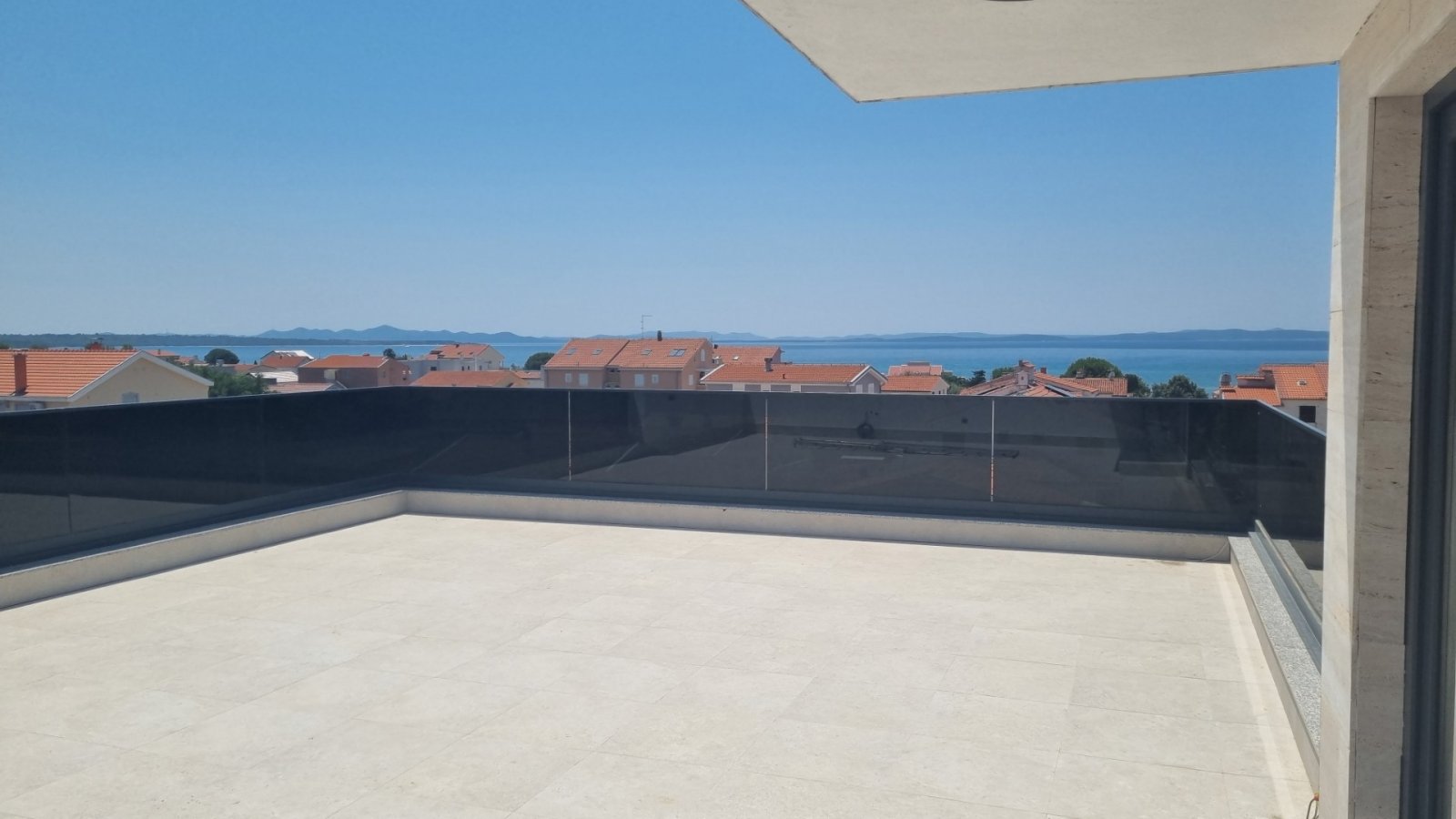 Attract: Luxuriöses Penthouse mit Dachterrasse und Meerblick, 140 m vom Strand entfernt, Privlaka, Kroatien Attract: Luxuriöses Penthouse mit Dachterrasse und Meerblick, 140 m vom Strand entfernt, Privlaka, Kroatien