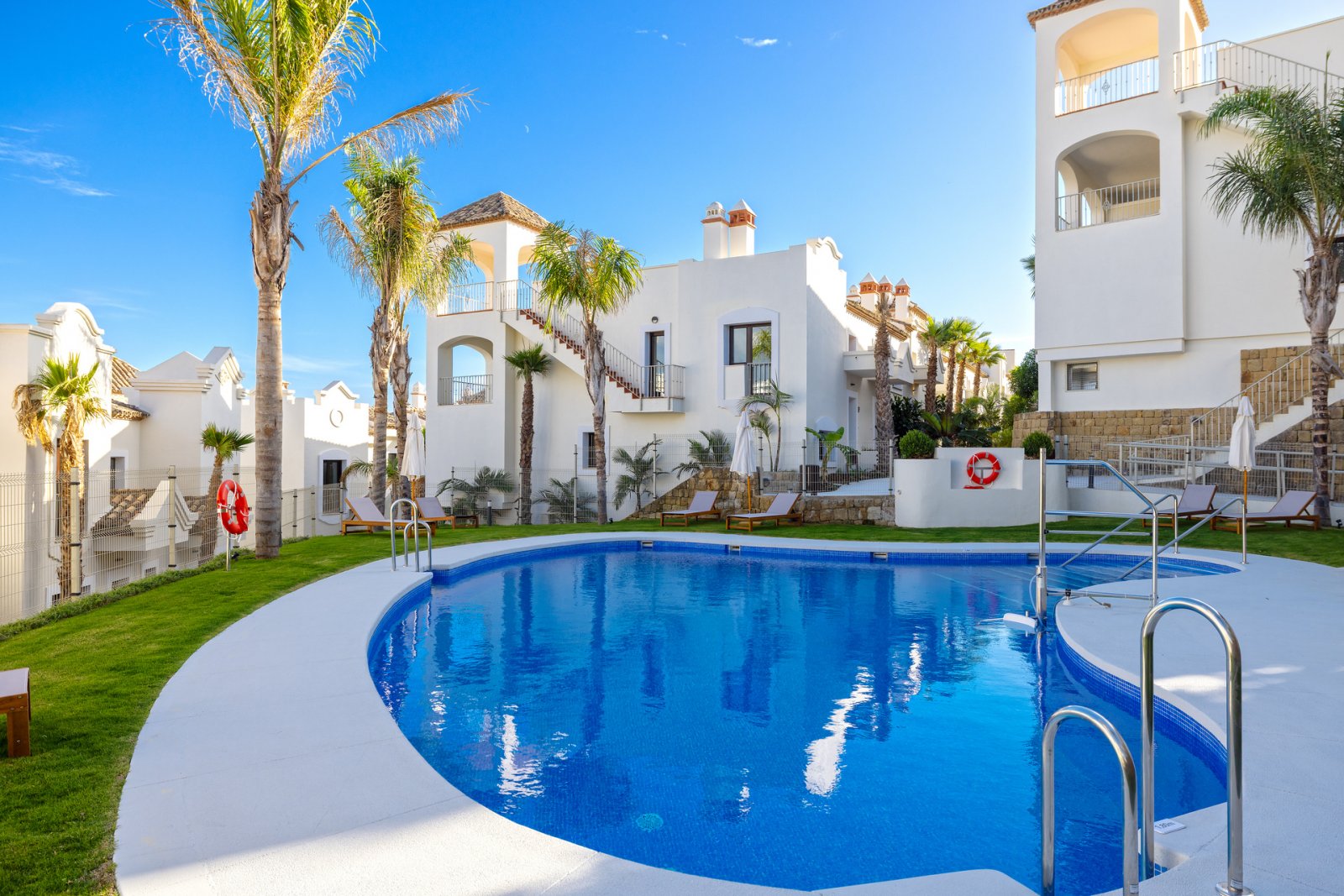Elegancki dom szeregowy z widokiem na morze, La Gaspara, Estepona