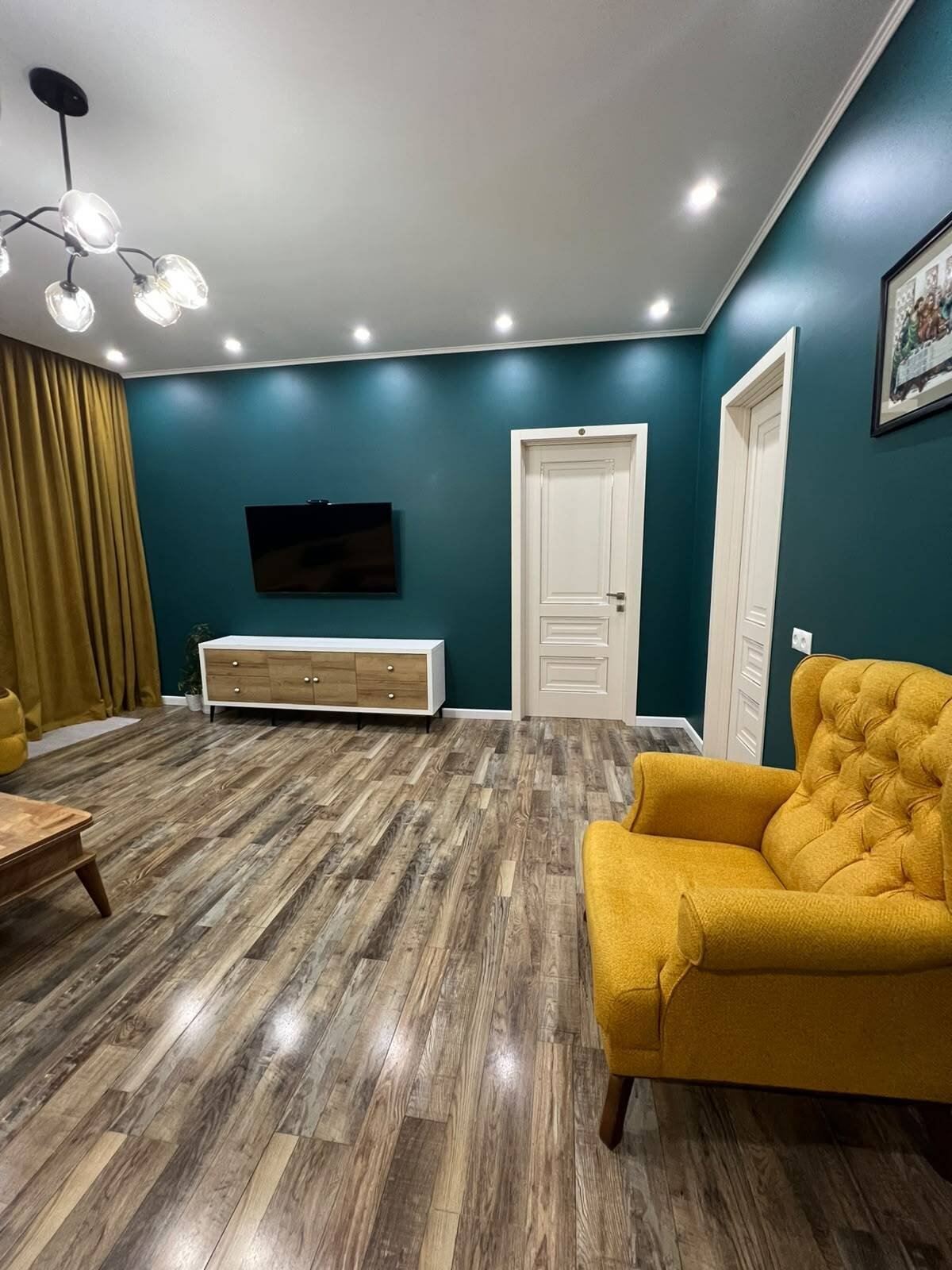 Harmonijny apartament narożny w Batumi, Gruzja – dwie sypialnie, oddzielny salon, widok na góry i parking
