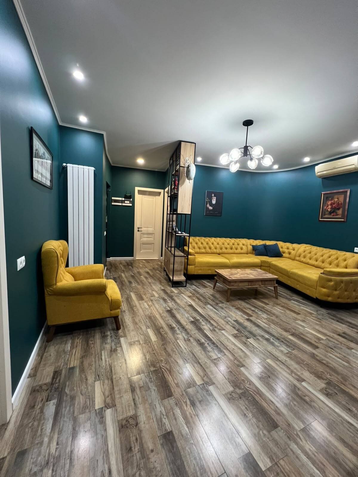 Harmonijny apartament narożny w Batumi, Gruzja – dwie sypialnie, oddzielny salon, widok na góry i parking