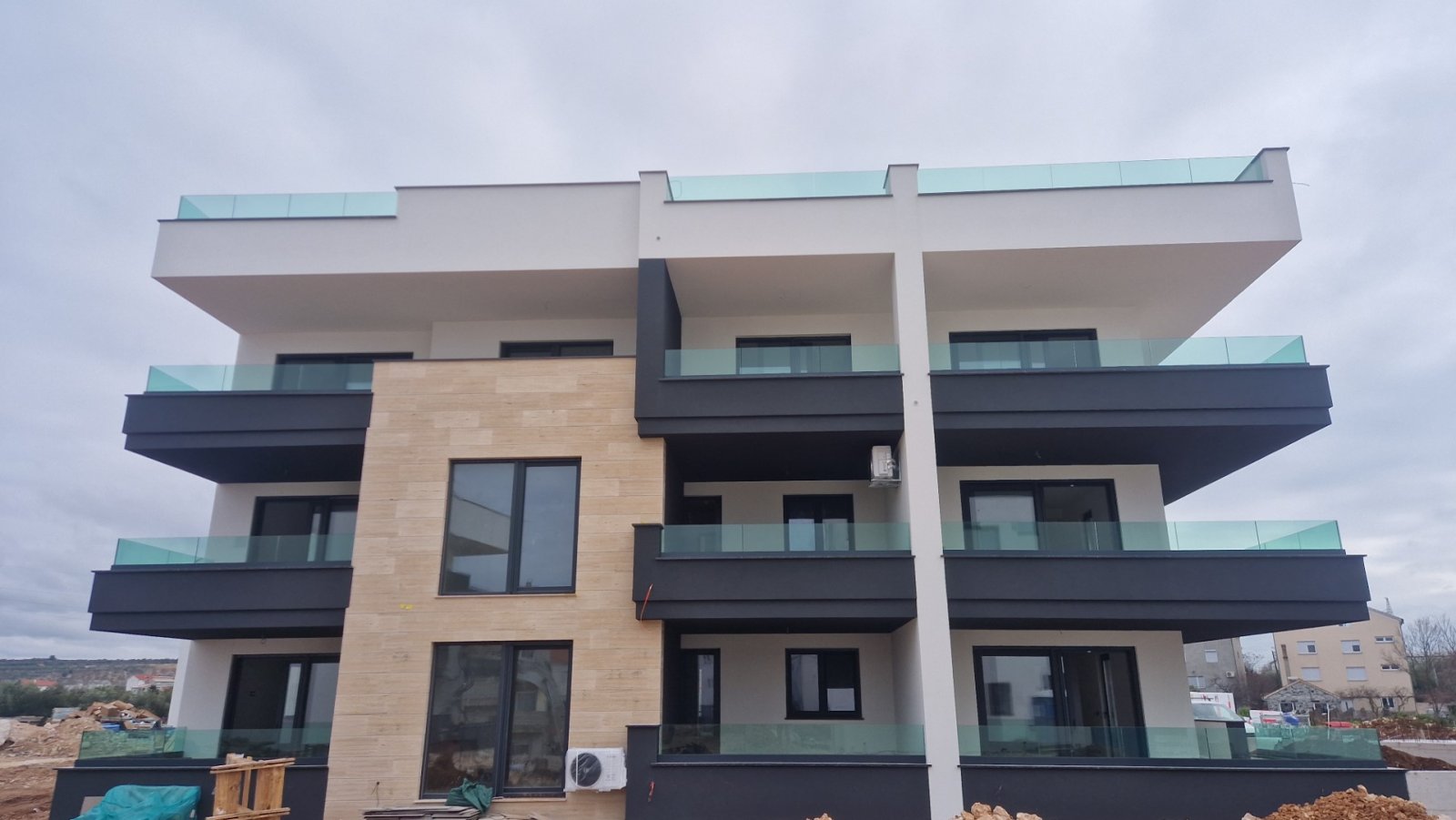 Penthouse auf dem Dach mit privater Terrasse und teilweisem Meerblick, Zadar – Crvene Kuće, Kroatien