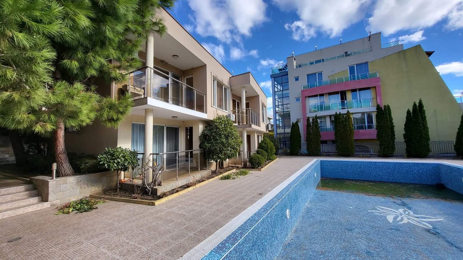 4-pokojowy szeregowiec z basenem w Sveti Vlas, Bułgaria