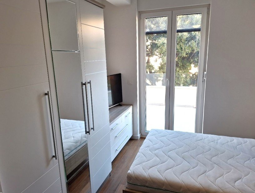 Przestronny apartament z trzema sypialniami i tarasem 50 m od morza, Mandre, wyspa Pag