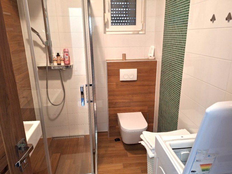 Przestronny apartament z trzema sypialniami i tarasem 50 m od morza, Mandre, wyspa Pag