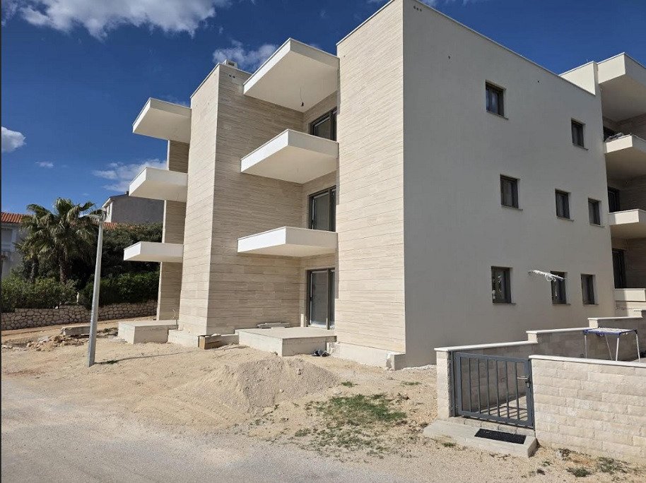 Apartament premium z ogrodem w pierwszej linii od morza, Mandre, wyspa Pag