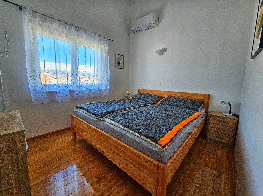 Luksusowy apartament typu maisonette z dwoma tarasami w pierwszym rzędzie od morza – Povljana, Chorwacja