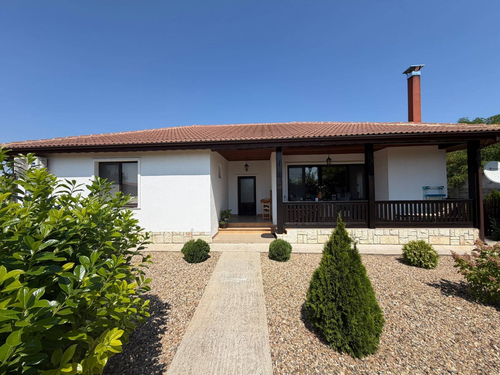 Uroczy bungalow z 4 pokojami na dużej działce w Sokolovo – region Balchik