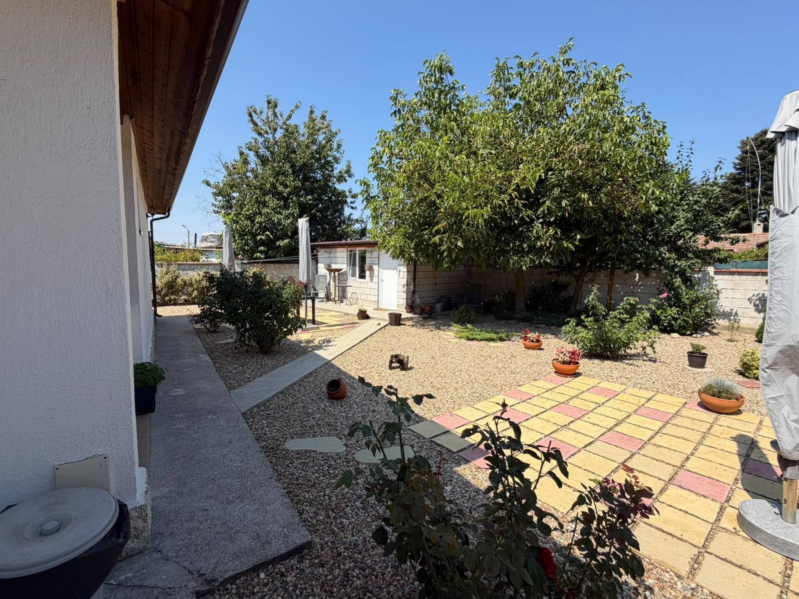 Uroczy bungalow z 4 pokojami na dużej działce w Sokolovo – region Balchik