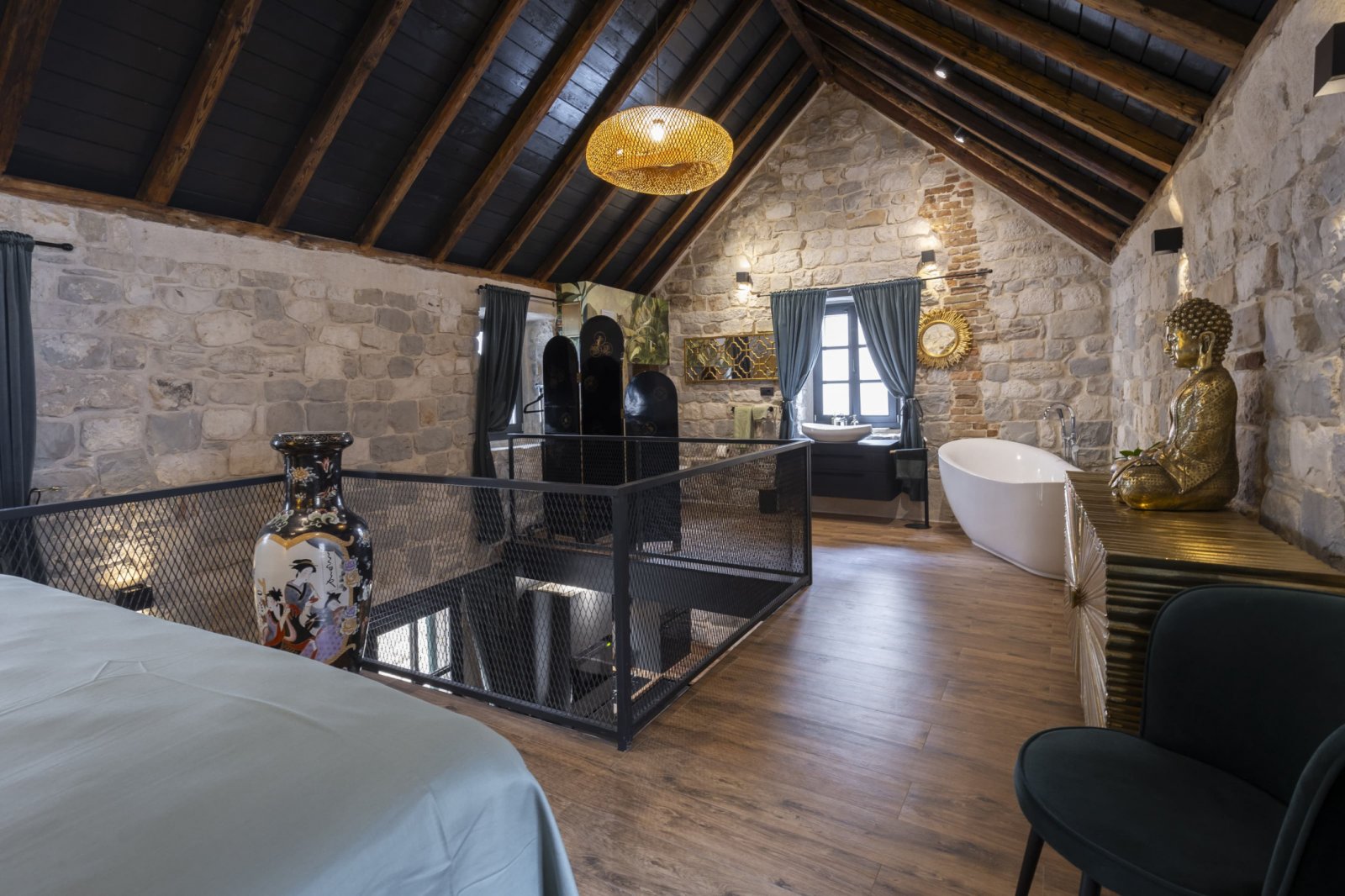 Zabytkowy kamienny dom 30 metrów od morza, Kaštel Stari, Chorwacja