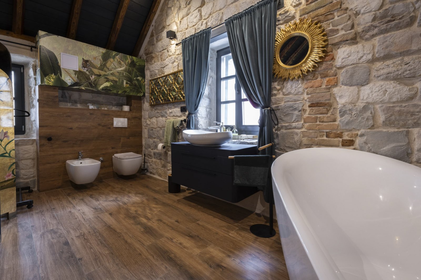 Zabytkowy kamienny dom 30 metrów od morza, Kaštel Stari, Chorwacja