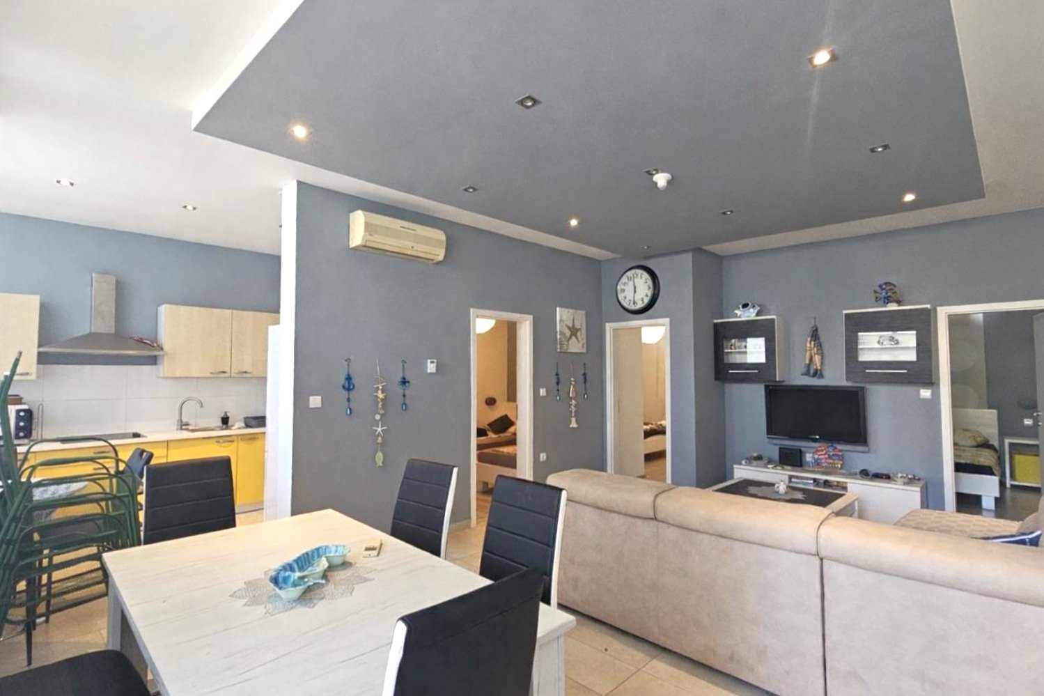 Przestronny apartament na parterze z tarasem 2 minuty od plaży, Pula, Chorwacja