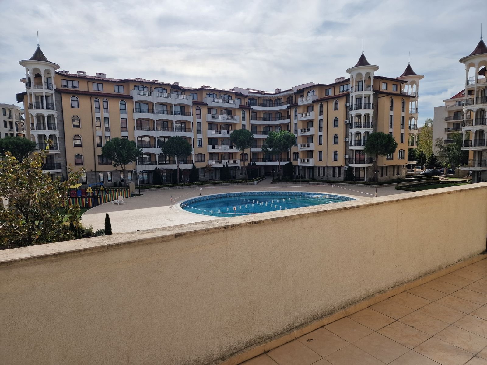 Sonnenstrand: 2-pokojowe mieszkanie z oddzielną sypialnią w kompleksie Royal Sun, Słoneczny Brzeg, Bułgaria Sonnenstrand: 2-pokojowe mieszkanie z oddzielną sypialnią w kompleksie Royal Sun, Słoneczny Brzeg, Bułgaria