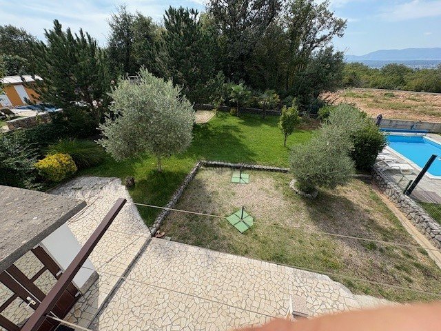 Przestronny dom z dwoma apartamentami i widokiem na morze, Malinska, Chorwacja