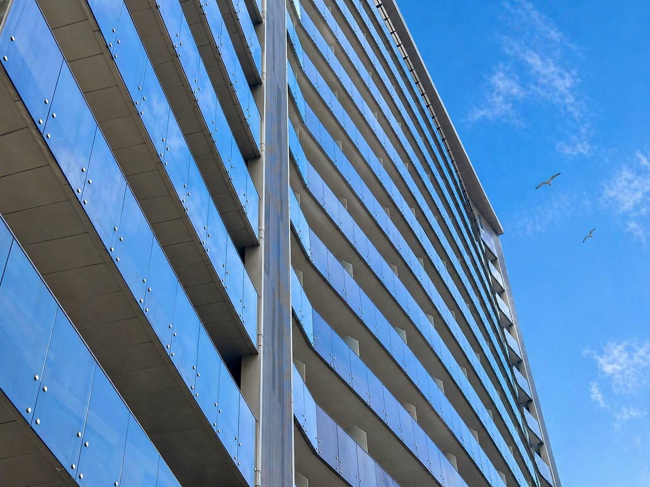 Biznesowy hotel-apartament jako inwestycja z basenem na dachu – New Boulevard, Batumi – 4 minuty od plaży