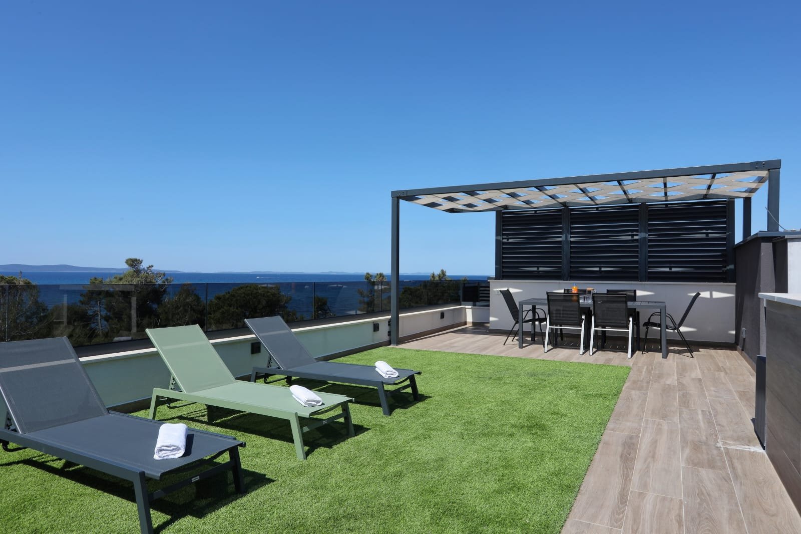 Luksusowy penthouse z basenem na dachu 40 m od morza, Privlaka, Chorwacja