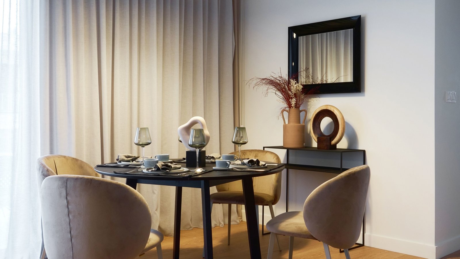 Nowoczesny apartament z widokiem na miasto i morze, Limassol