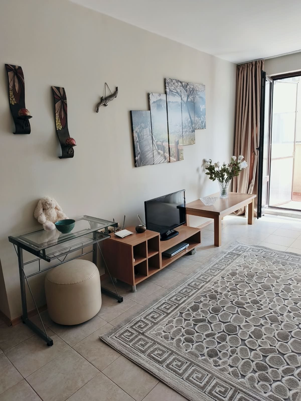 Duże mieszkanie 2-pokojowe na długi okres najmu od 1 roku w kompleksie Rose Village, Słoneczny Brzeg, Bułgaria